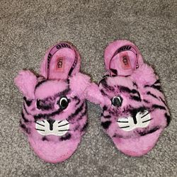 Little girl Ugg Slippers