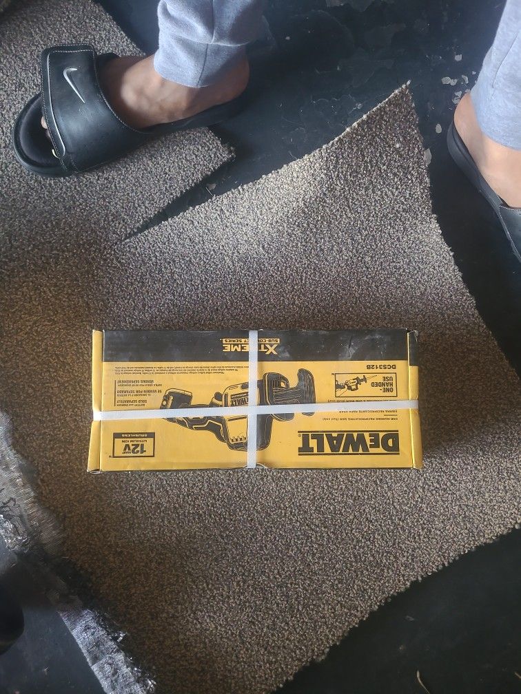 NEW DEWALT 12V SAWZALL