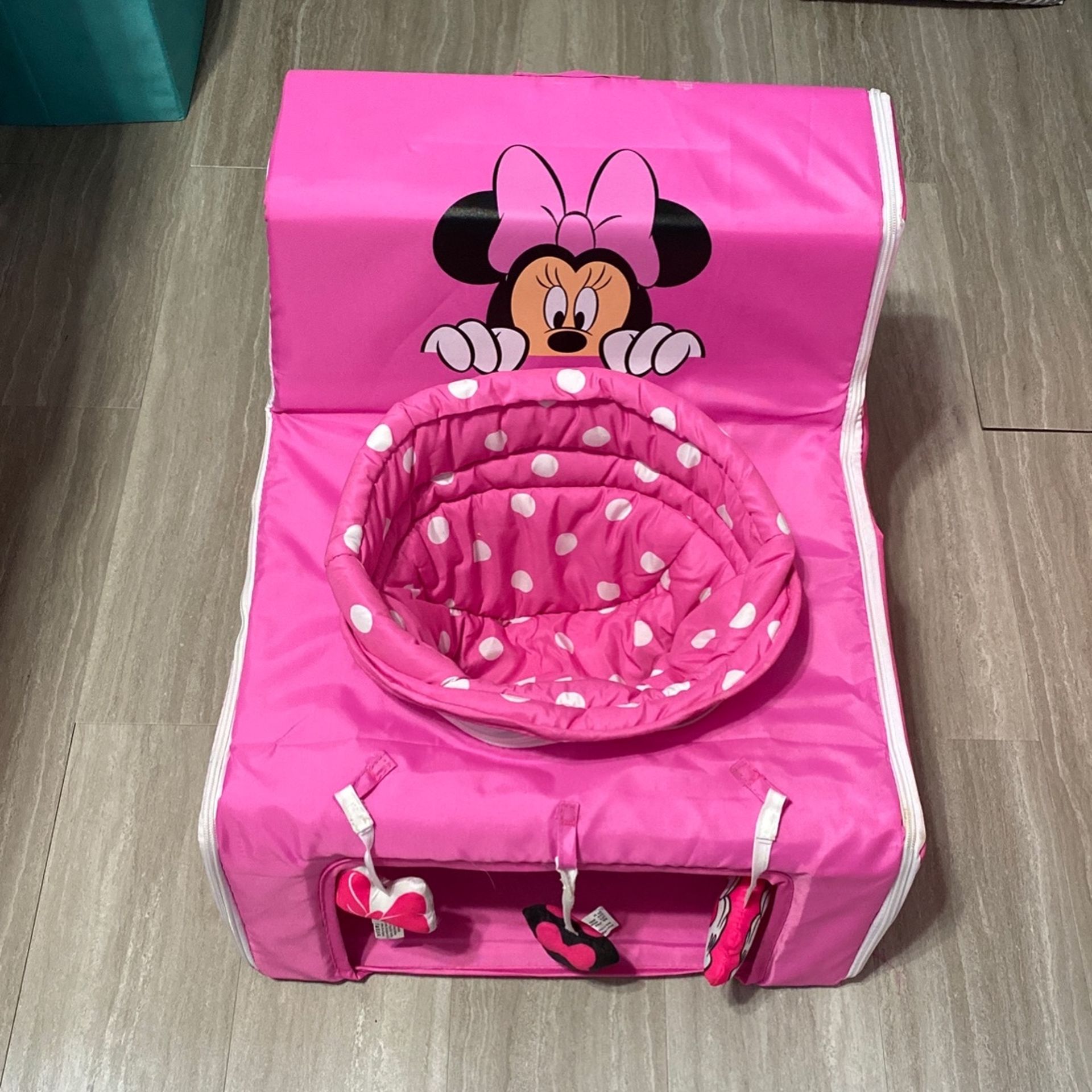 Minnie Mouse Baby Lounger