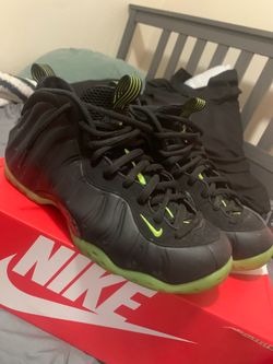 Nike foamposite black neon green  foam volt sz 10