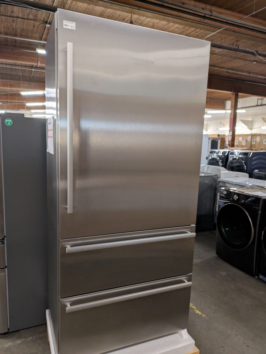 Liebherr CS2090
36 Inch Freestanding Bottom Mount Refrigerator