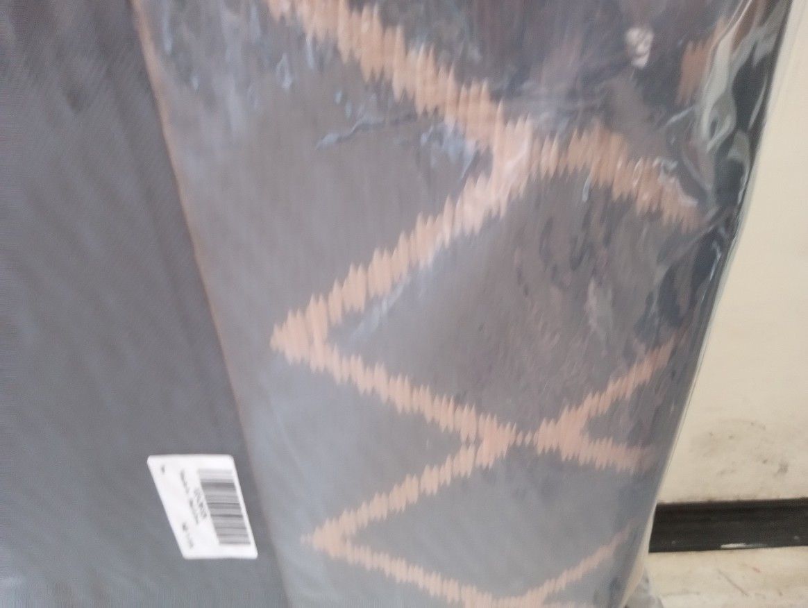 NEW In PKG 8x10 Indoor/Outdoor Area Rug