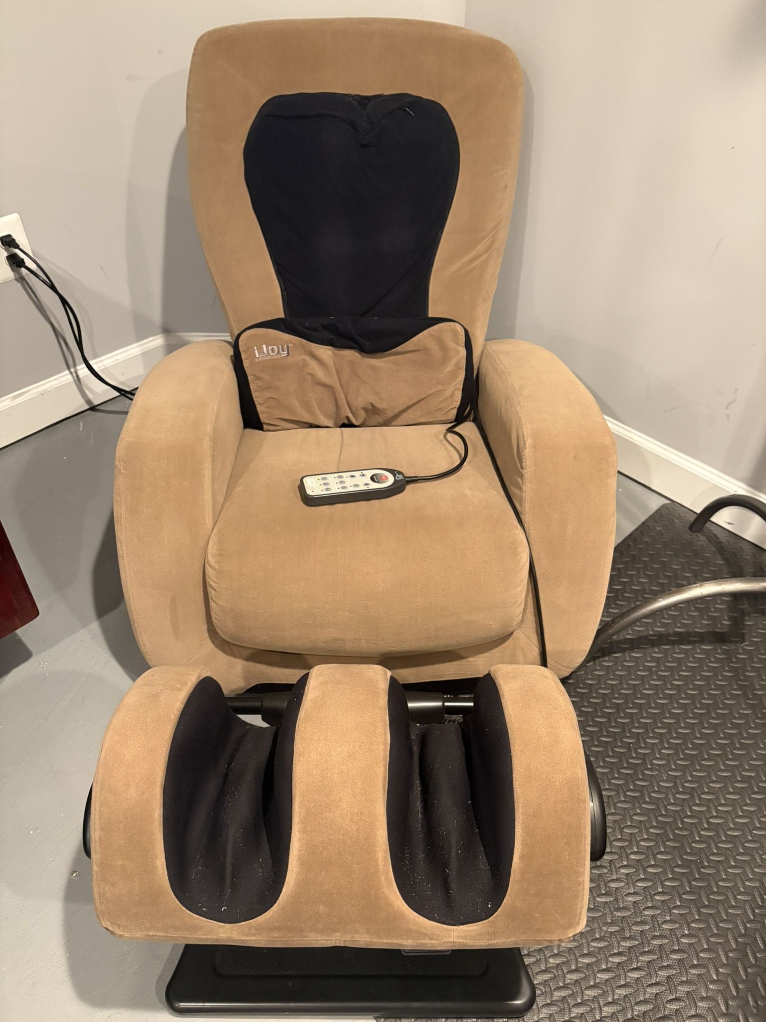 iJoy Massage Chair with matching footrest