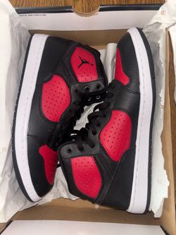 Jordan 1s size 10’5 new in box