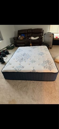 Queen mattress great condition