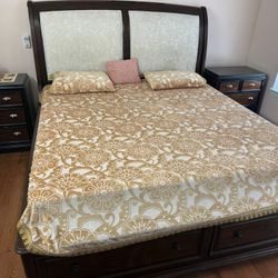 King size Bedroom set  from Levin with Mattress(Upholstered bed,2 Side tables,Dresser with mirror)