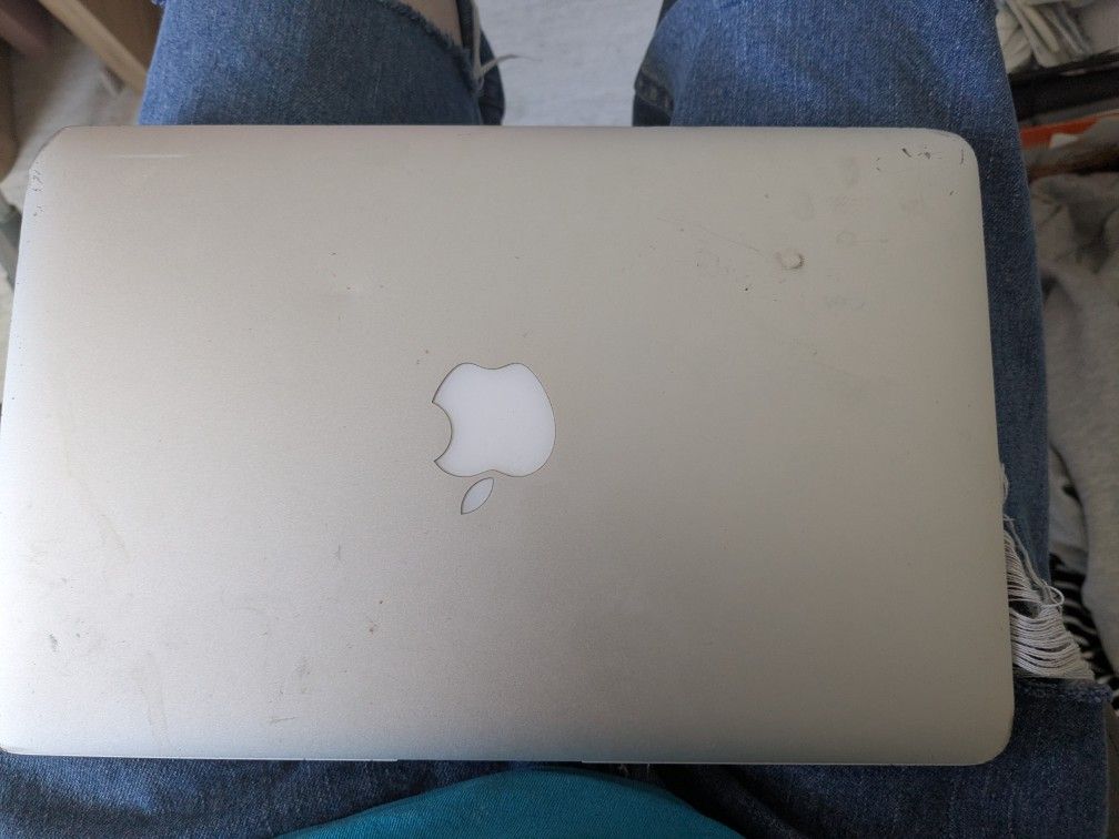 Used Early 2014 MacBook Air 11 Inch 4GB RAM 128GB SSD