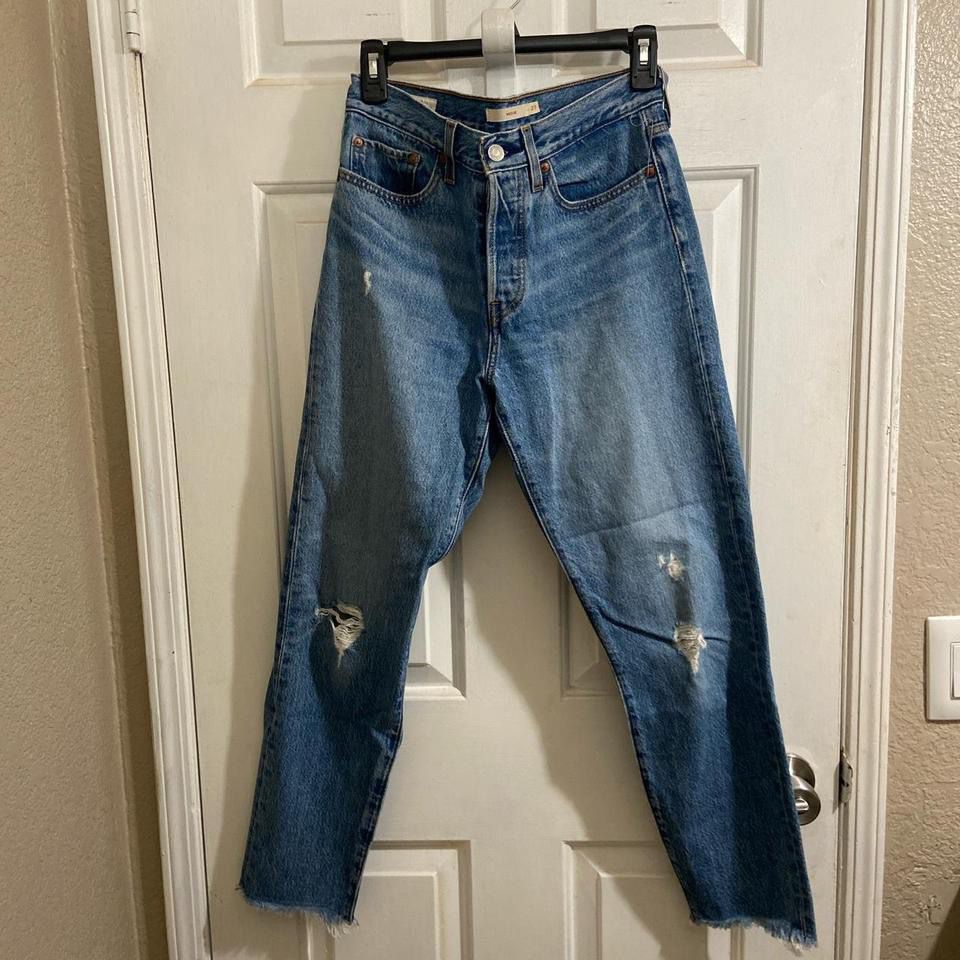 Wedgie Straight Fit Levi Jeans $45