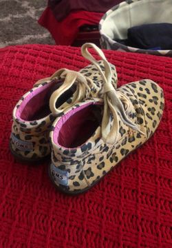 TOMS girls boots leopard 13.5y