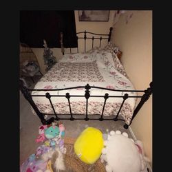 Farmhouse Queen Bed Frame 