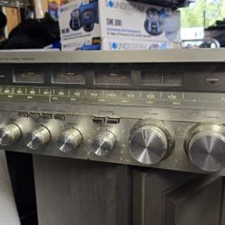 Realistic Stero Receiver