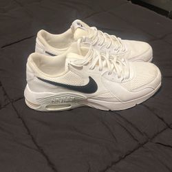 AIR MAX EXCEE (SIZE 10)