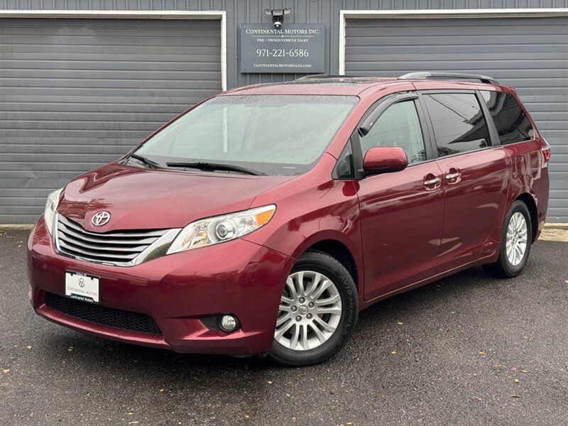 2016 Toyota Sienna XLE 8-Passenger
