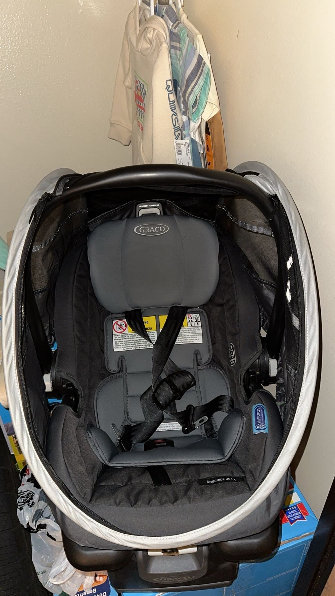 Graco SnugRide 35 LX Car seat