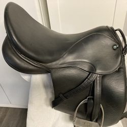 Stubben Genesis deluxe, dressage saddle