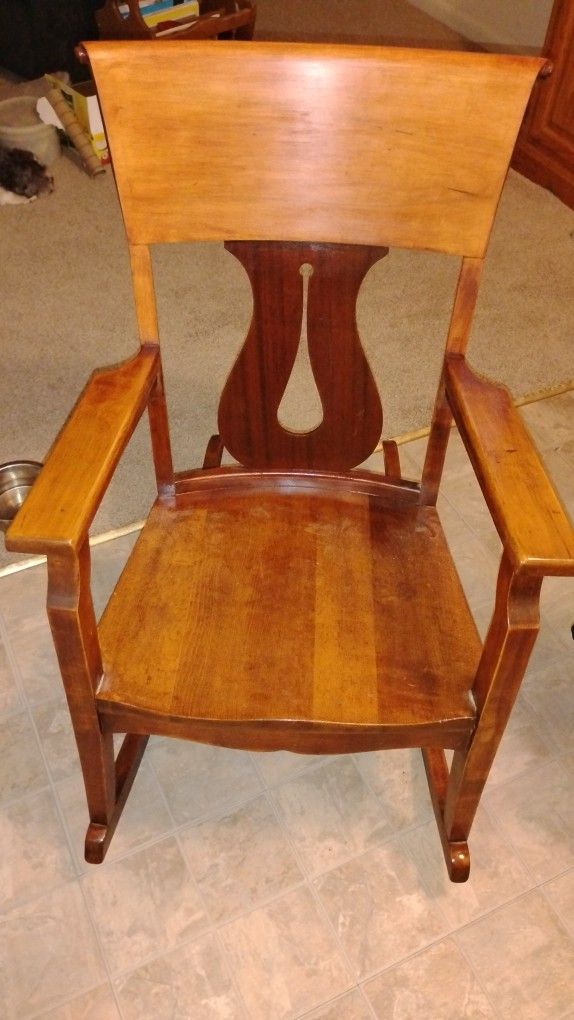 Antique Rocking Chair 