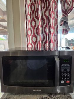 1.2 Cu-ft Toshiba 1100 Watt B&S stainless steel Microwave