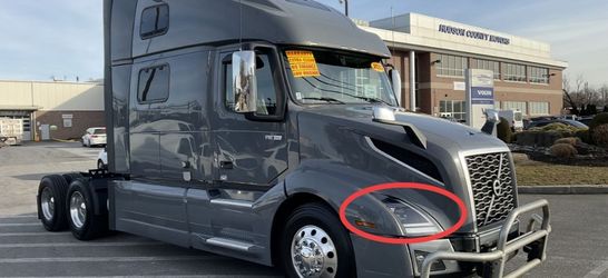 Volvo vnl tractor headlight
