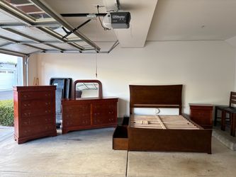 Beautiful five piece queen bedroom set