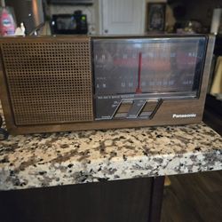 Vintage Panasonic Model RE 6266 Radio