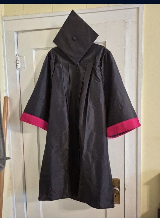 University Of The Incarnate Word Graduation Cap And Gown