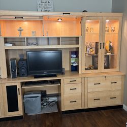 Great Condition Wall Cabinet