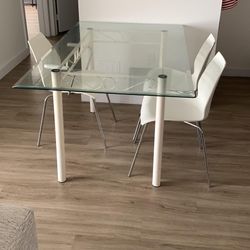 Glass kitchen table with 4 Chairs 