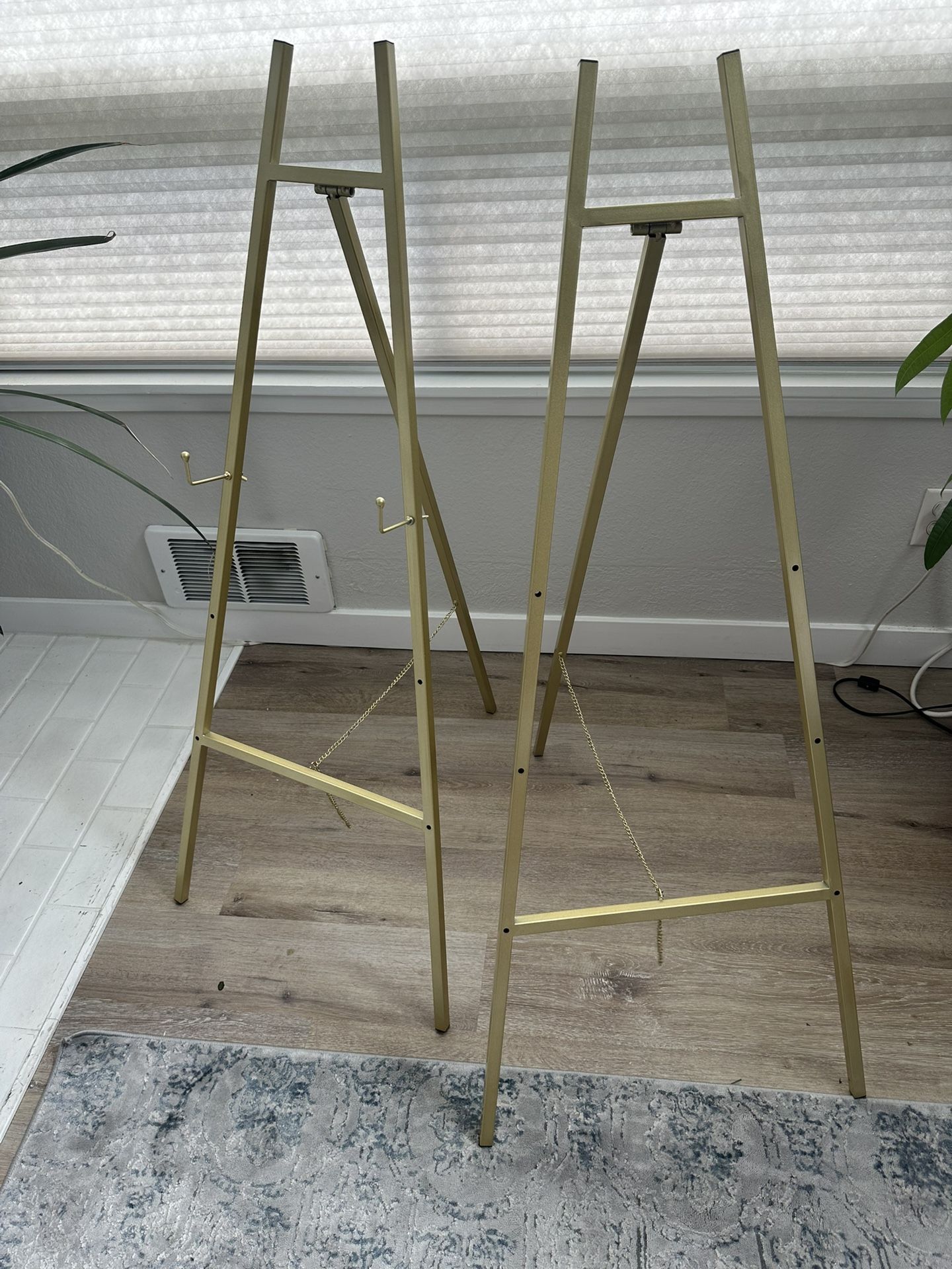 Large Easel Gold