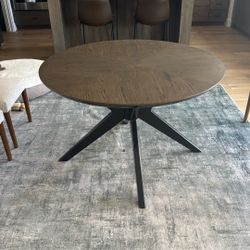 47in Round Table