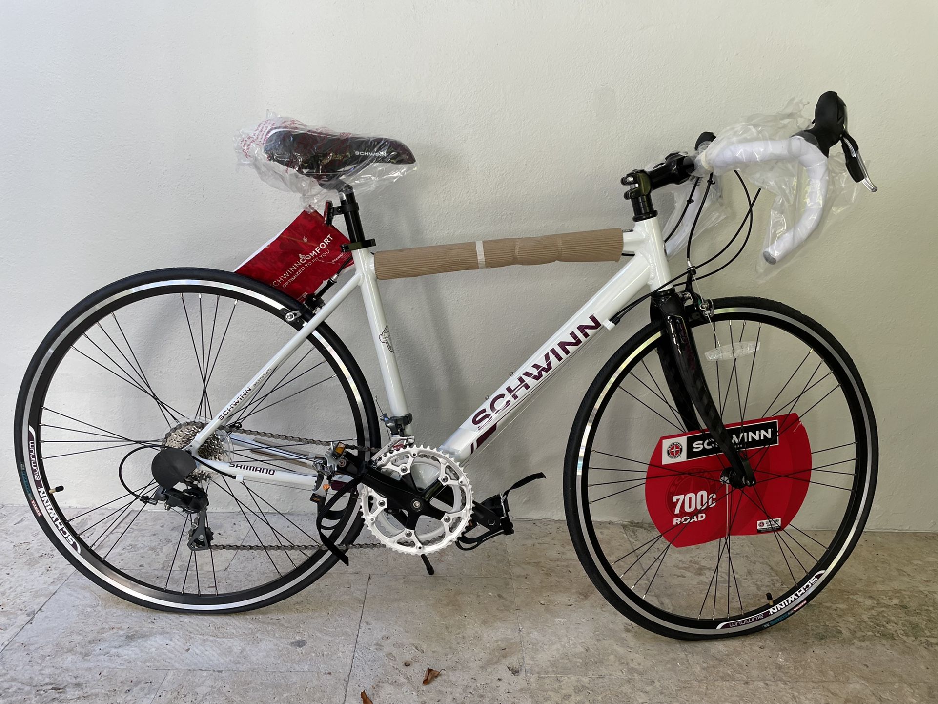 Schwinn Phocus 1600 Women’s Road Bike Carbón Fiber Fork Shimano Claris
