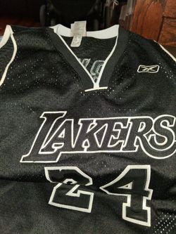 KOBE BRYANT JERSEY #24