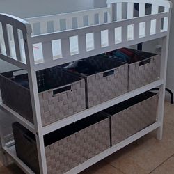 Changing Table With Baskets And Mattpad 