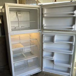Whirlpool Top-Freezer Fridge 