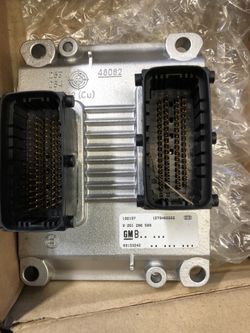 Brand new Gm computer ecm part # 09153242