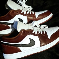 Nike Air Jordan 1 low SE "Dark Pony" in a white/dark pony/black colorway