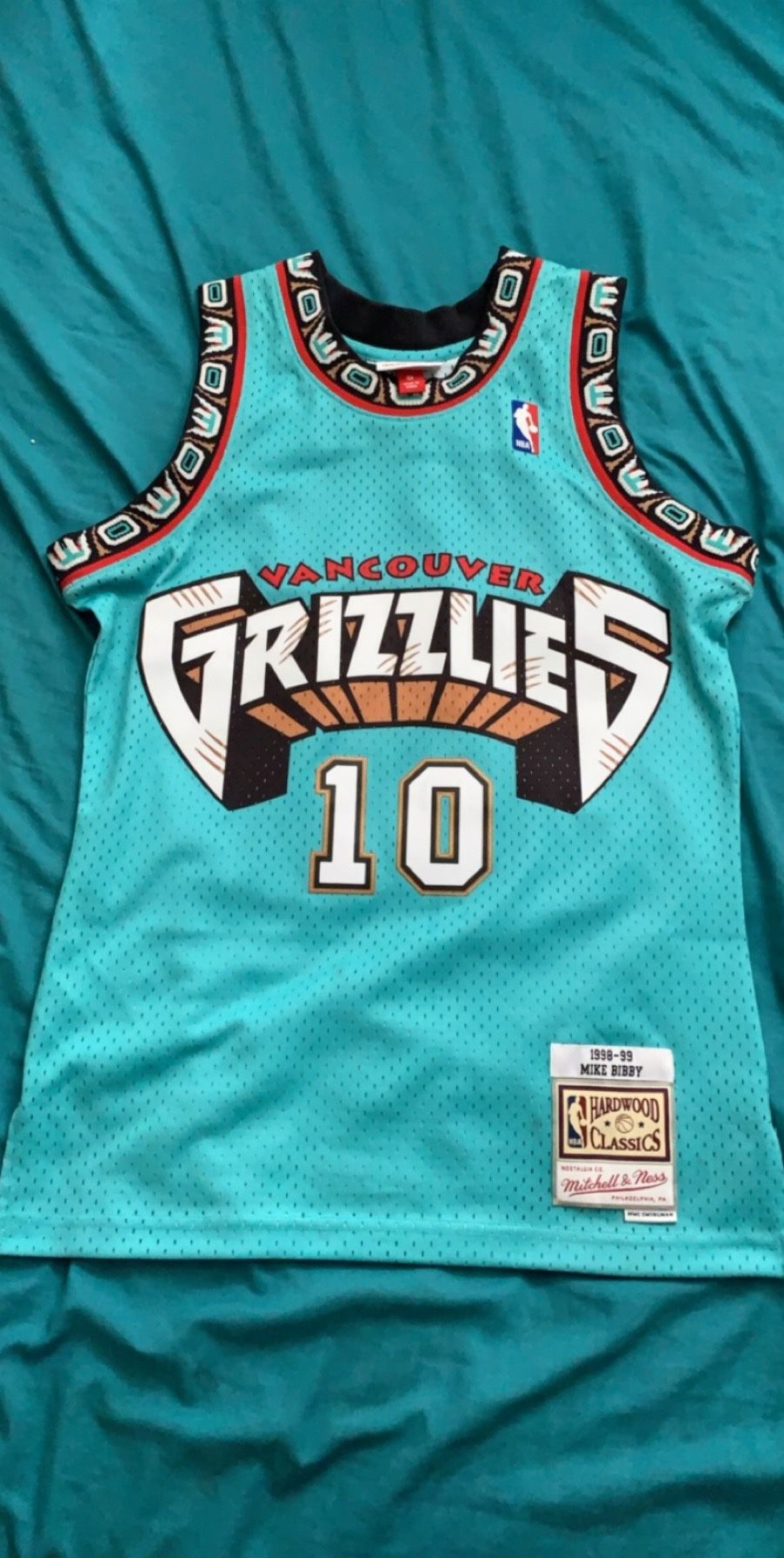 vancouver grizzlies jersey (mike bibby) size S can fit M