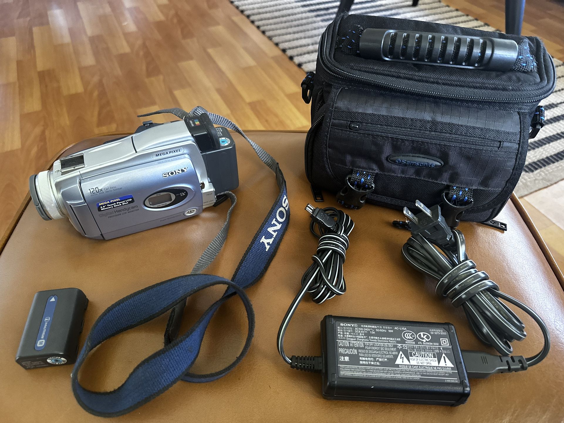 Sony Handycam DCR-TRV38 Silver 3.5" Touch Display 120x Carl Zeiss Digital Zoom