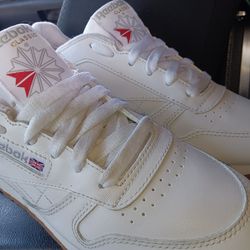 Used Women's Reebok Classic Leather Sneakers Size 8