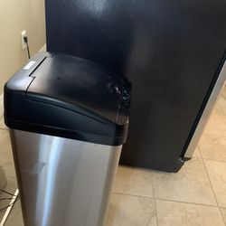 iTouchless 13 Gallon Kitchen Trash Can 