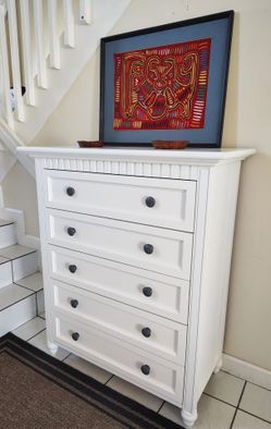 ASHLEY FURNITURE SOLID WOOD TALL DRESSER EXCELLENT CONDITION DELIVERY AVAILABLE