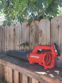 Crafts man leaf blower