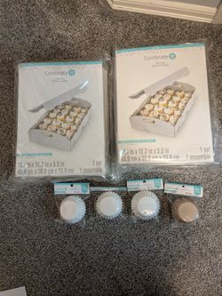 6 24-cupcake cardboard holders (144 cupcakes) and liners