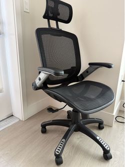 Gabrylly ergonomic chair
