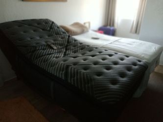 Malouf Smart King Adjustable Bed