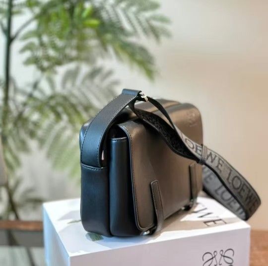 Loewe New Messenger Bag