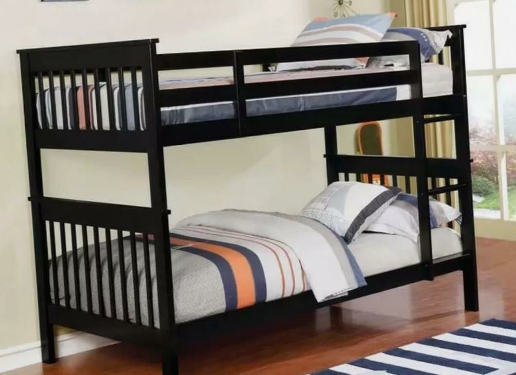 Twin / Twin Bunk Bed