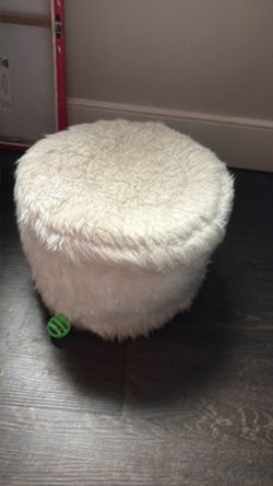 White Faux Fur Round Ottoman Pouf