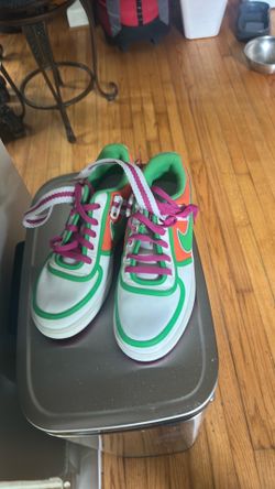 Nike tennis shoes