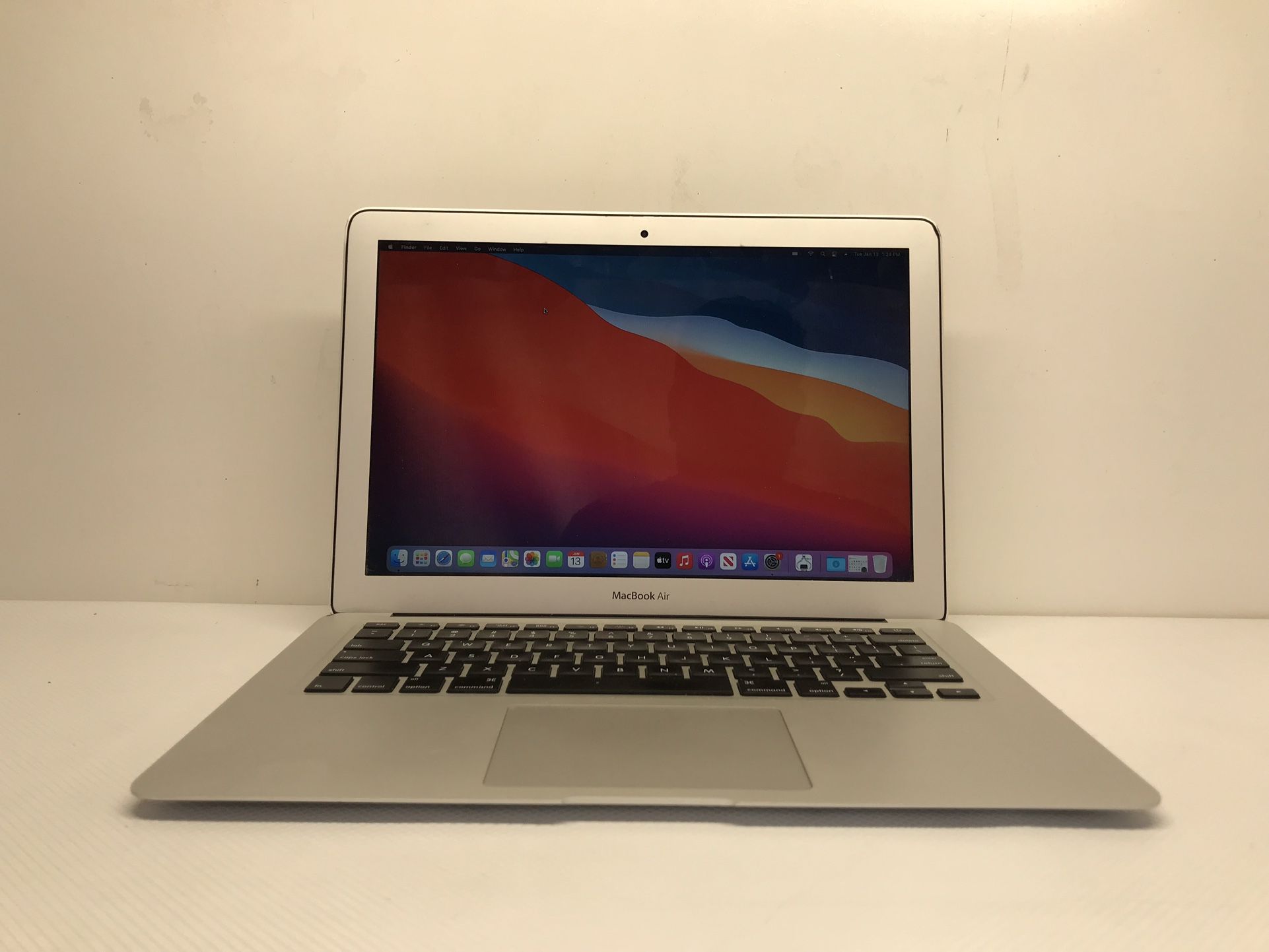 **MacBook Air (13-inch,Mid 2013) w/Adobe LigthRoom 5 ** *macOS Big Sur 11.7.10 ** Price $ 180**