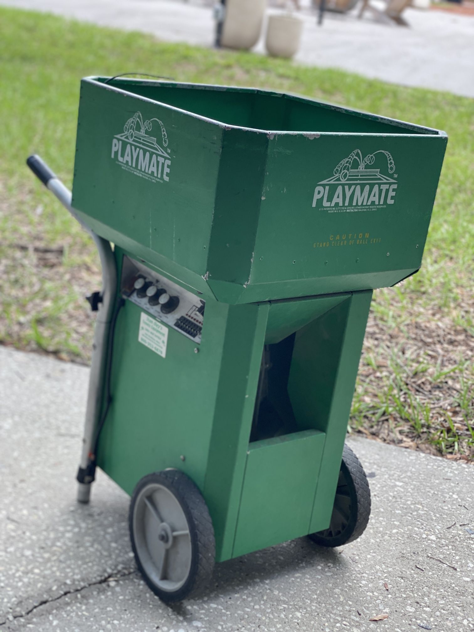 PLAYMATE TENNIS BALL MACHINE